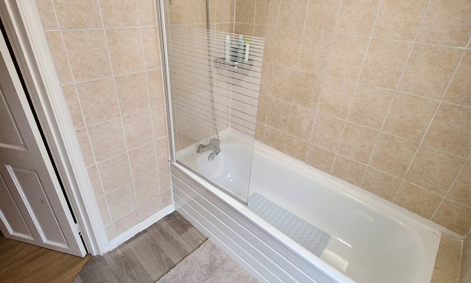 Selhurst Apartment | Alto Serlux London - Croydon: 2-Bed: Sleeps 5–6, Netflix, Family-Friendly