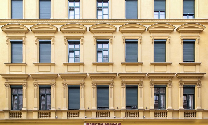 Funfhaus Hotel | Altwienerhof, a cozy and artistic apartment with excellent connections in Vienna