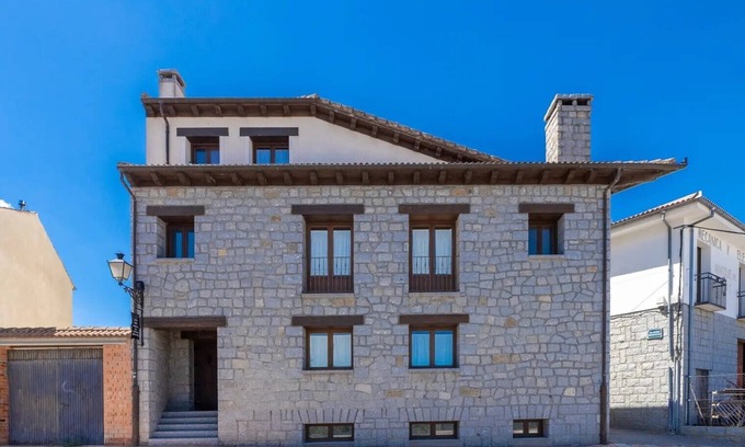 Villacastin Cottage | Alval House for 23 people