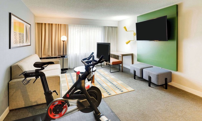 Oyster Point Hotel | Always a Great Idea To Unwind! Pets Allowed, Near Costaños Canyon Park