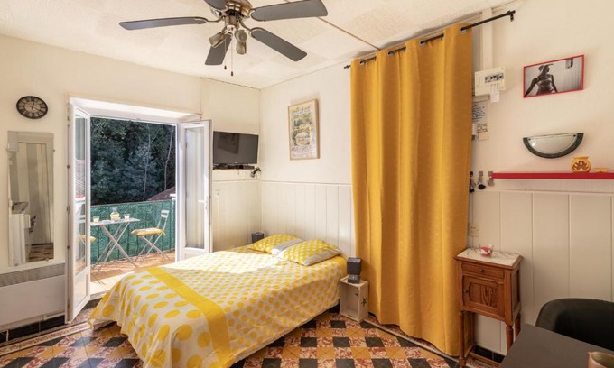 Amelie-les-Bains-Palalda Apartment | Amélie "vintage dream studio" with Sunny Terrace