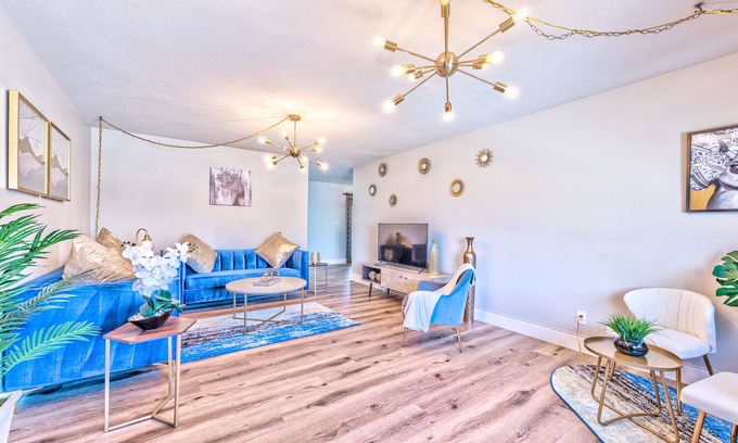 Winchester House | Amazing 1 story Villa 3min to Convention center 5 min to the strip large pool