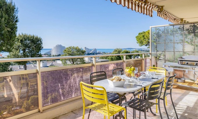 Bastide Giraud Apartment | Amazing 2 bedrooms with terrace sea view aircon 2 parking wifi pool tennis plancha
