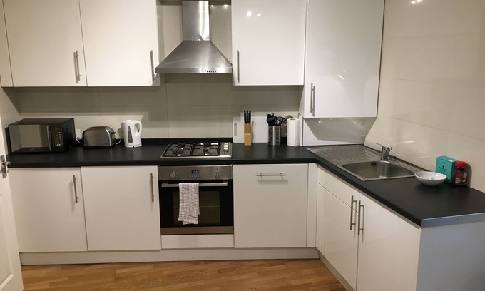 North Acton Apartment | Amazing 2 bed with great transport links in Zone 2