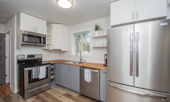 Fargo House | Amazing 2 Bedroom 1 Bathroom Upper Level Home