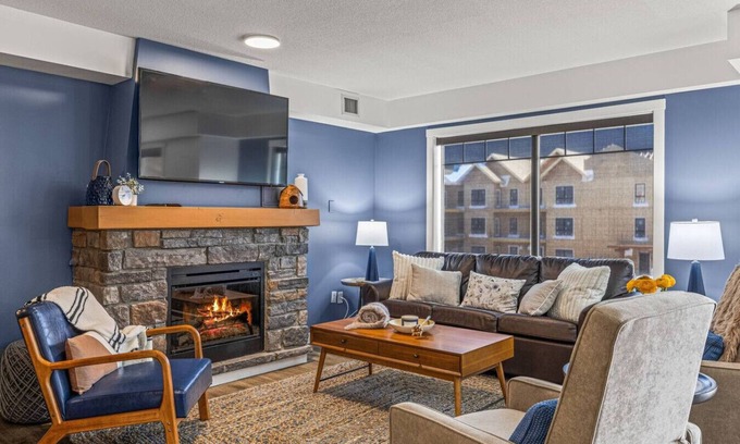 Dead Man's Flats Apartment | Amazing 3BR Condo W/Hot Tub Access and Mtn Views!