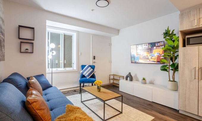 Griffintown Apartment | Amazing 4 Bedroom Unit in Downtown