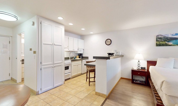 South Lake Tahoe Apartment | Amazing amenities, pool views, and a privileged location near Heavenly await