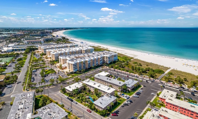 St. Pete Beach Condo | Amazing beach condo with coastal vibes - beachside/poolside - 2 BR/Ground floor!