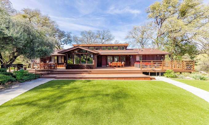 Ukiah House | *Amazing Beautiful Redwood Retreat Home