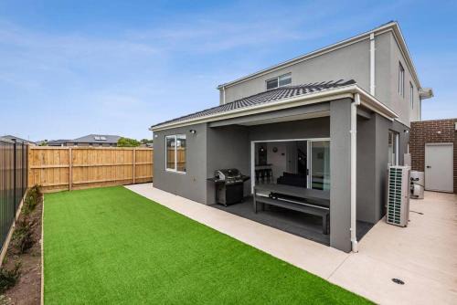 St Leonards House | Amazing family home opposite a park & sleeps 10