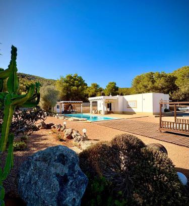Sant Rafael de Sa Creu Villa | Amazing Finca With Pool & Forest - 4BR - Walk to UNVRS and AMNESIA
