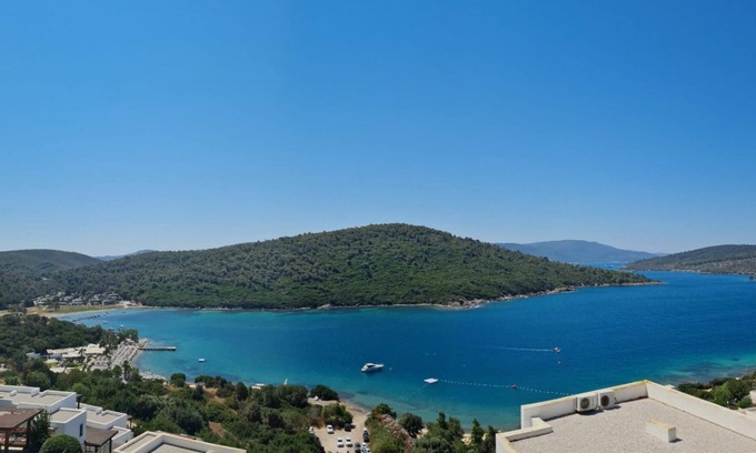 Milas Apartment | Amazing Flat w/ Shared Pool near Beach in Milas