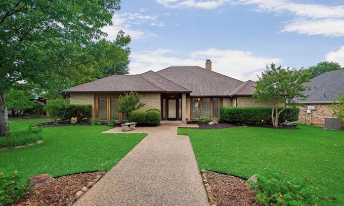 Garland House | *AMAZING GROUP HOUSE* PRIVATE POOL & GAME ROOM