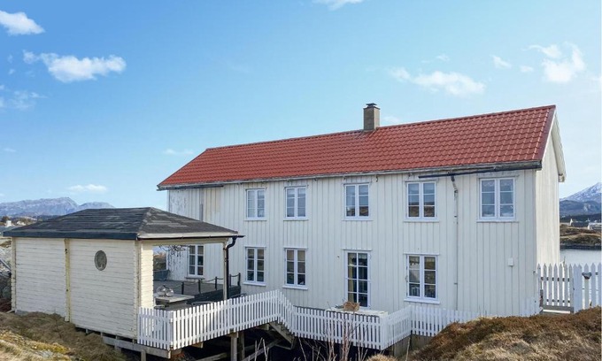 Averoy Municipality House | Amazing Home In Averøy With Wifi