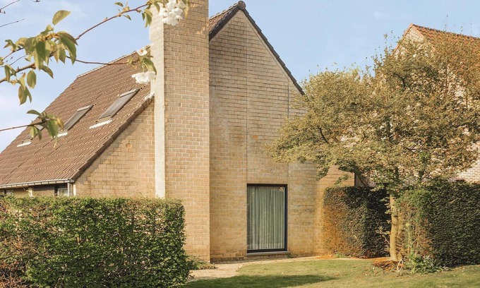 Beerse House | Amazing Home in Beerse With 4 Bedrooms and Wifi