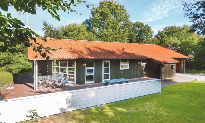 Fjellerup Strand House | Amazing home in Glesborg with kitchen