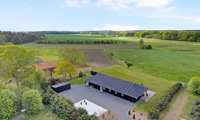 Fjellerup Strand House | Amazing home in Glesborg with WiFi