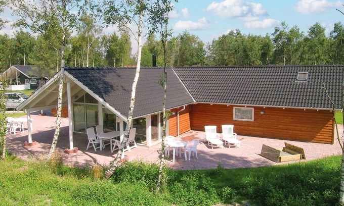 Marielyst House | Amazing home in Væggerløse with sauna
