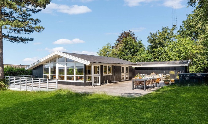 Vejby House | Amazing home in Vejby with WiFi