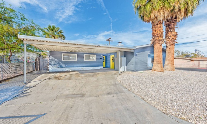 Rancho Oakey House | Amazing House- 2 minutes from the strip!