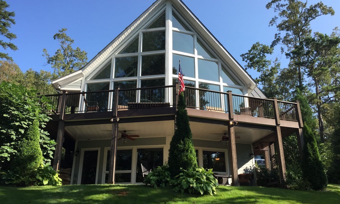 Salem House | Amazing Lake Keowee Home! Private Dock, Fire Pit, and Bunk House by the water!