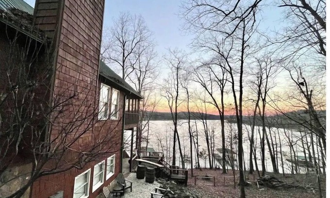 Westminster House | Amazing Lake /Mountain Setting
