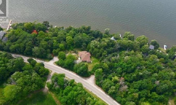Roseneath House | Amazing lakeside