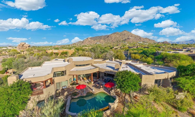 Pinnacle Peak House | AMAZING LUXURY + PRIVACY! U WILL LOVE - Private Pool/Spa+GolfCart @the Boulders