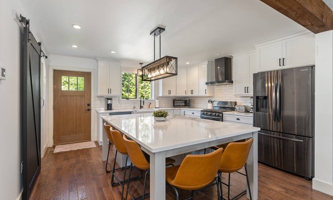 Narragansett House | Amazing new construction in this beautiful home, walk to Rodger Wheeler Beach.