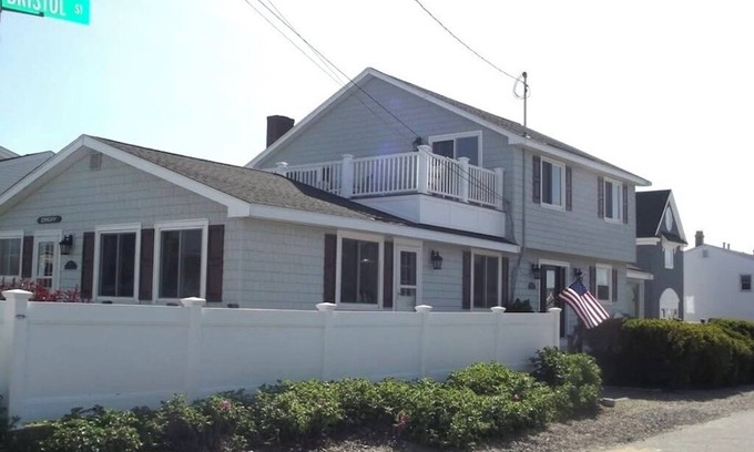 Seabrook House | Amazing Ocean Deck Views! 5 bed, 2 bath house in Seabrook Beach w/WiFi, AC