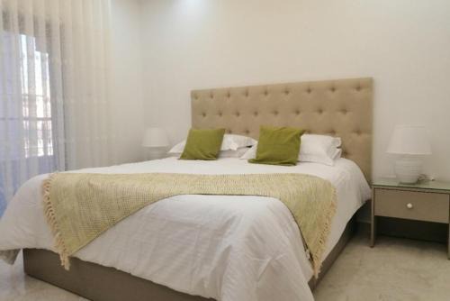 Jabal Al-Hussein Apartment | Amazing one Bedroom Apartment in Amman Elwebdah 1