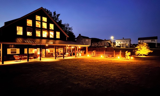 Roscoe House | Amazing Riverfront Home