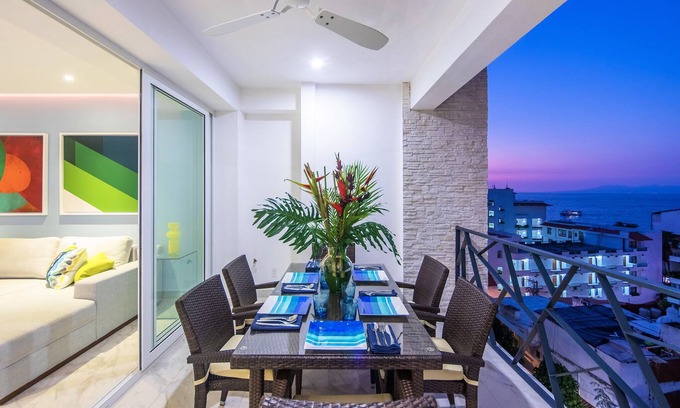 Amapas Condo | Amazing rooftop infinity pool! Ocean view 2 Bed/2 Bath condo. Walk Everywhere