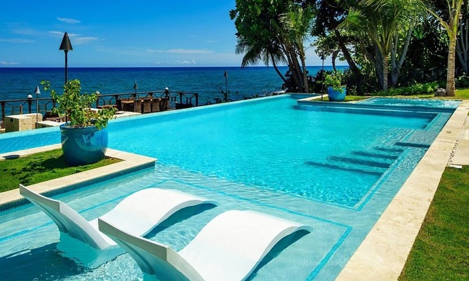 Tryall Villa | Amazing Seafront Villa in Montego Bay, Private Infinity & 2 Sea-Water Pools, Gym, Spa & So Much More