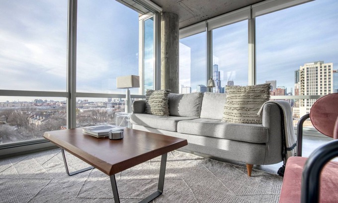 South Loop Apartment | Amazing South Loop 2BR w/Rooftop, 3 Blocks to Grant Park, by Blueground