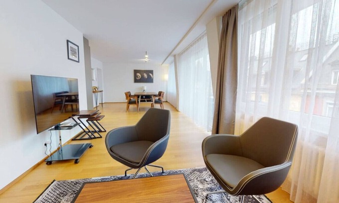 Sihlfeld Apartment | Amazing/sunny 2BR flat in the city center (West 6)