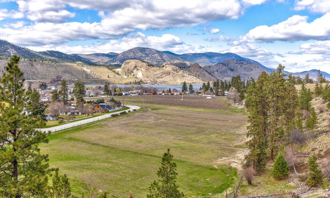 Okanagan-Similkameen House | Amazing Updated Lake & Mountain View Home