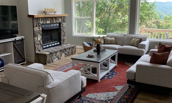 Unaka House | Amazing view from the Family Lake Retreat