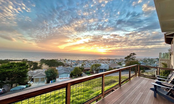 Marine Terrace House | Amazing View Newly Remodeled- L2 EV Charger -Pet friendly