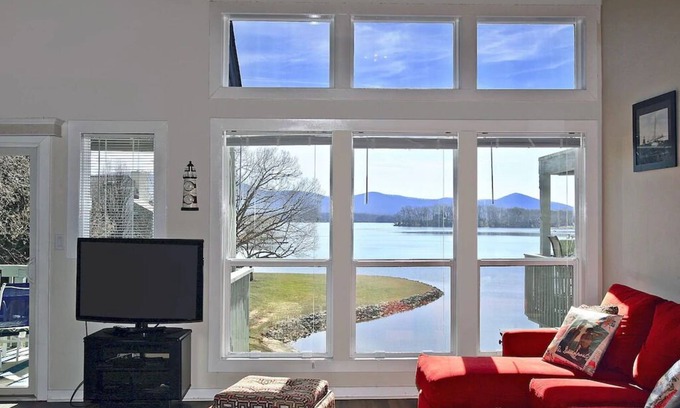 North Shore Condo | Amazing View, Quiet Cove of Bernards Landing, Sandy Beach, 3 Kings and Twin Bunk
