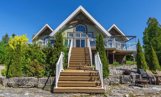 Tobermory Cottage | Amazing waterfront luxury home in millionaire area only minutes from town