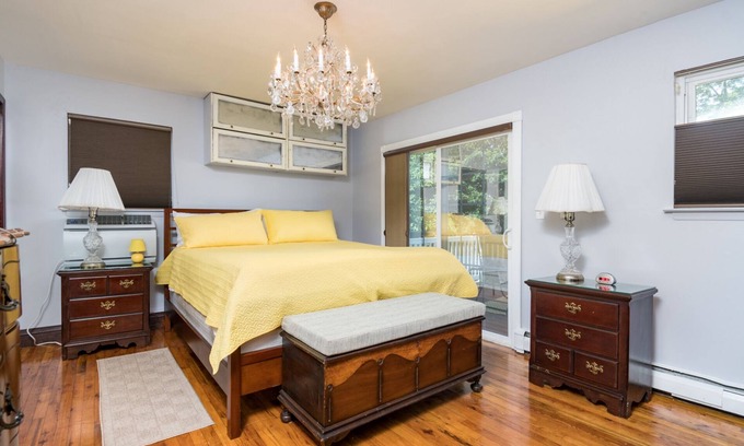 East Massapequa House | AMAZINGLY RELAXING 2nd floor - full 2 BR/Bath/Full kitchen/Diswasher