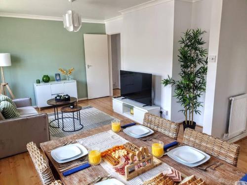 Basingstoke Apartment | Amber House Leisure & Contractors