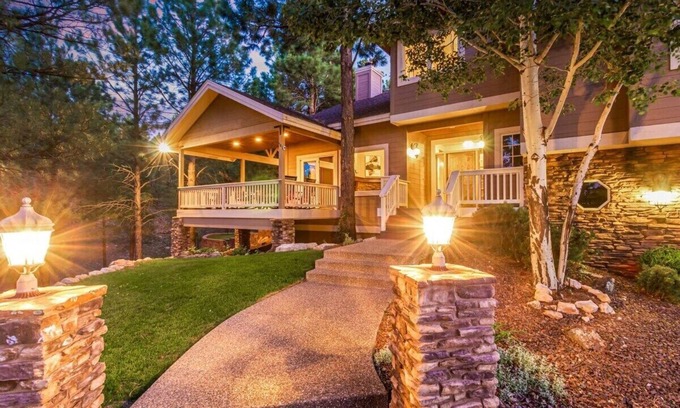 Flagstaff Cabin | Amberwood Apline Estate w/5 Showers, Spa & Views