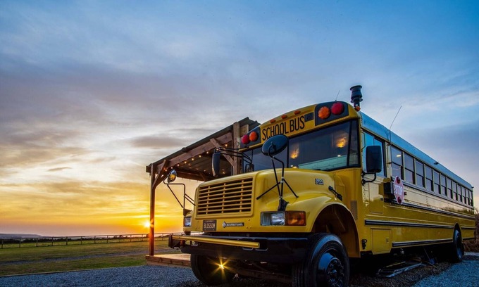 Tiers Cross Apartment | American School Bus - 1 Bedroom - Blossom Farm - Tiers Cross