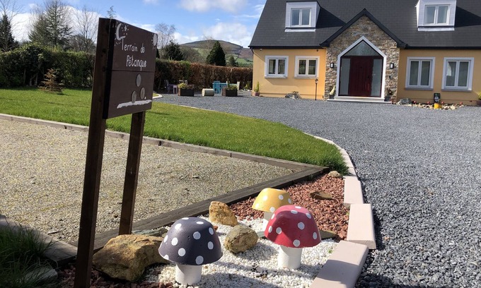 Bunclody Bed & Breakfast | American-style en suite bedroom in Bunclody (Breakfast included)