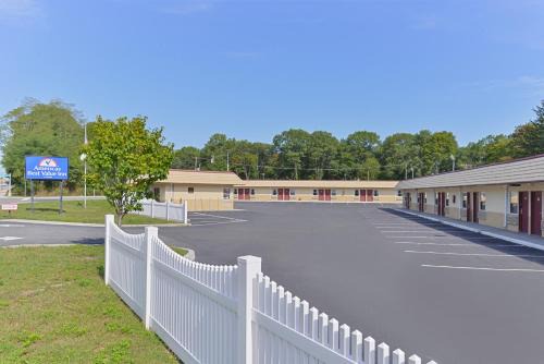 Port Jefferson Station Hotel | Americas Best Value Inn - Port Jefferson Station - Long Island -New York - 11776