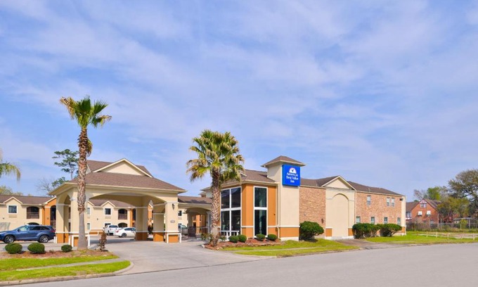 MacGregor Hotel | Americas Best Value Inn Medical Center Downtown