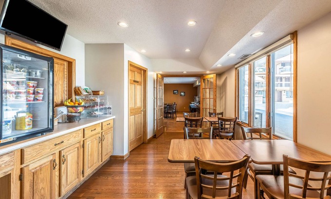 St. Marys Hotel | Americas Best Value Inn & Suites St. Marys